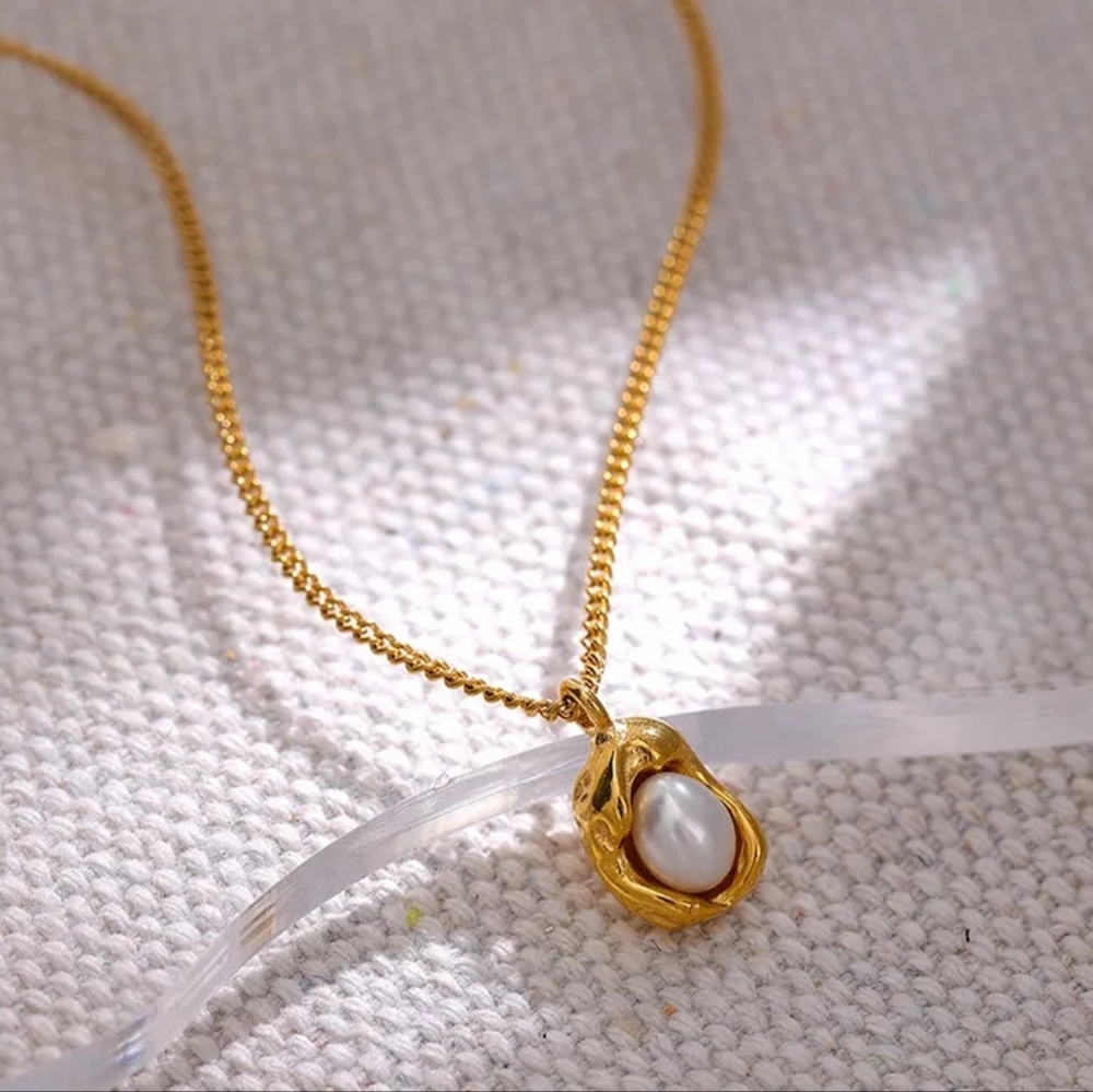 Charm Chic Pearl Drop Pendant Necklace - Picture 5 of 9